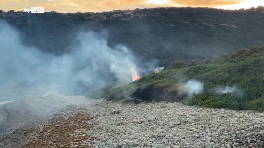 Emergenza incendi, è allerta rossa in Sardegna