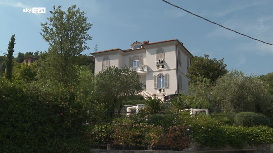 Femminicidio La Spezia, uccide l'ex moglie e si costituisce