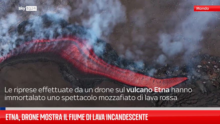 Etna, drone mostra il fiume di lava incandescente