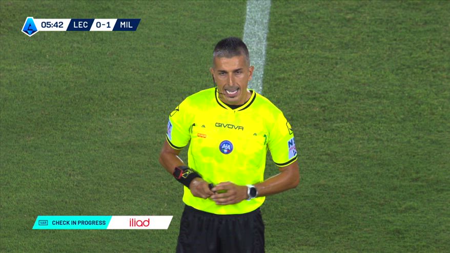 Lecce-Milan, il Var annulla gol a Gabbia: l'annuncio