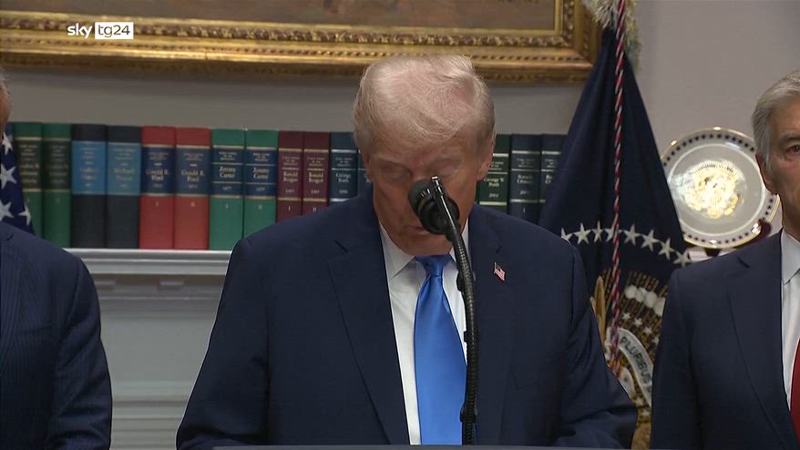 Autismo, Trump: donne in gravidanza non usino farmaco Tylenol