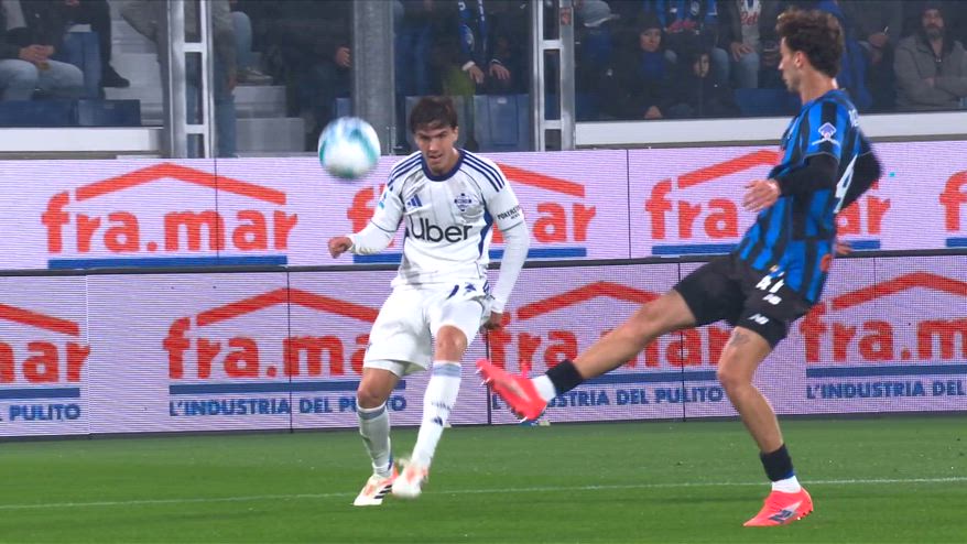 Tiro o cross? Lo strano gol di Perrone in Atalanta-Como