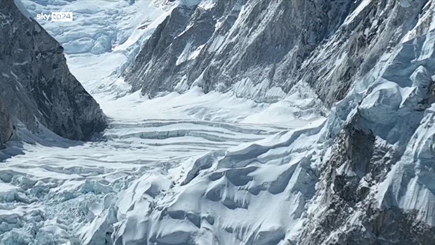 Alpinisti Nepal, morti i due italiani dispersi: in corso recupero corpi