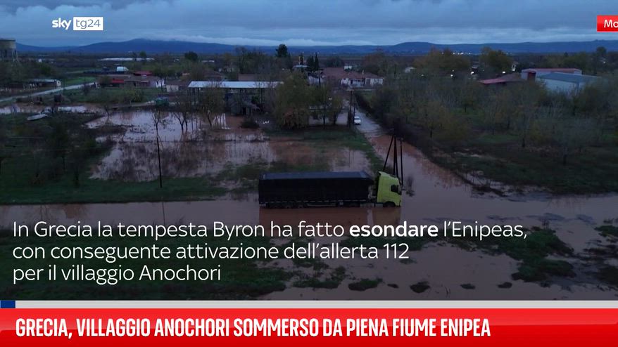Grecia, villaggio Anochori sommerso da piena fiume Enipeas