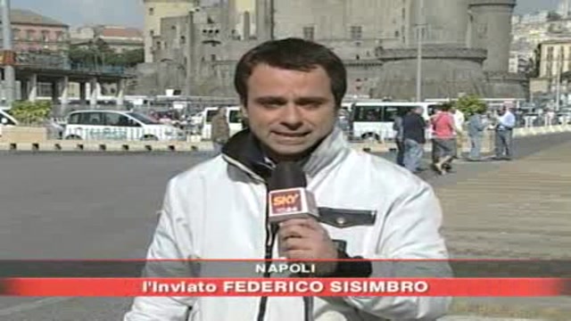 Napoli, continua raccolta rifiuti