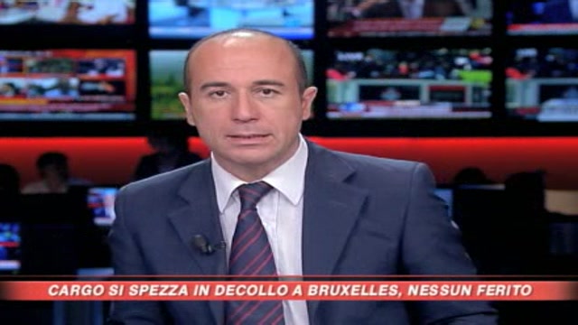 Bruxelles, aereo si spezza in due