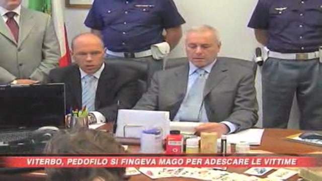 Finto mago adescava adolescenti