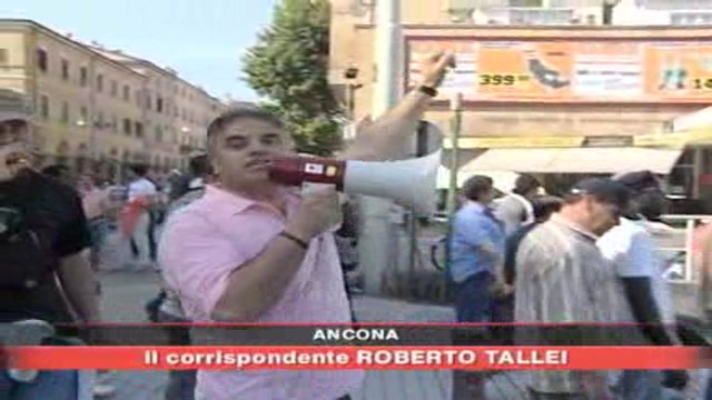 Ancona, prosegue protesta pescatori