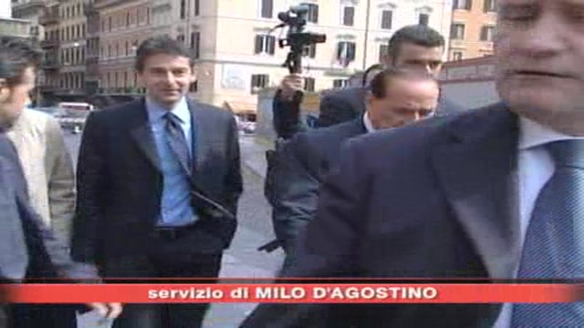 Rifiuti, linea dura di Berlusconi