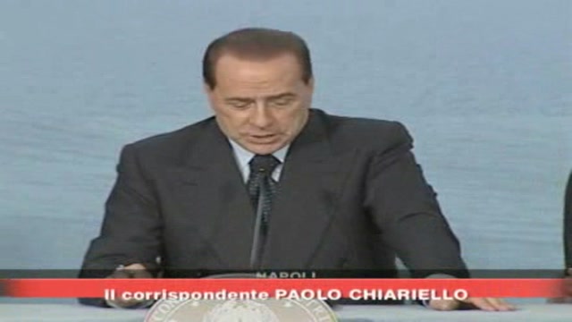 Rifiuti, Berlusconi a Napoli
