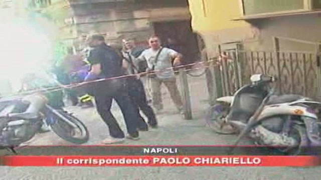 Napoli, crolla ala di un palazzo
