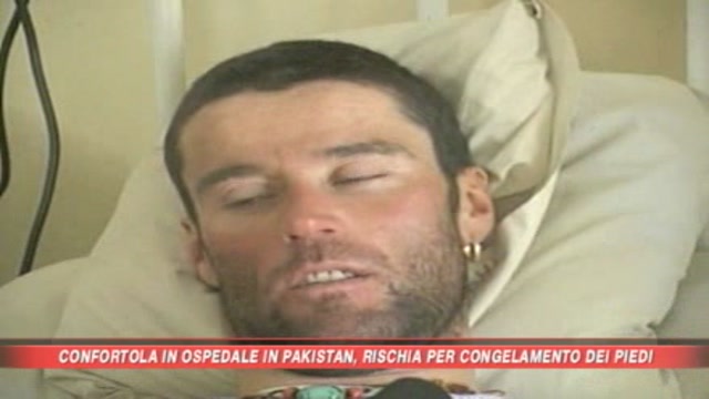 Pakistan, Confortola in ospedale