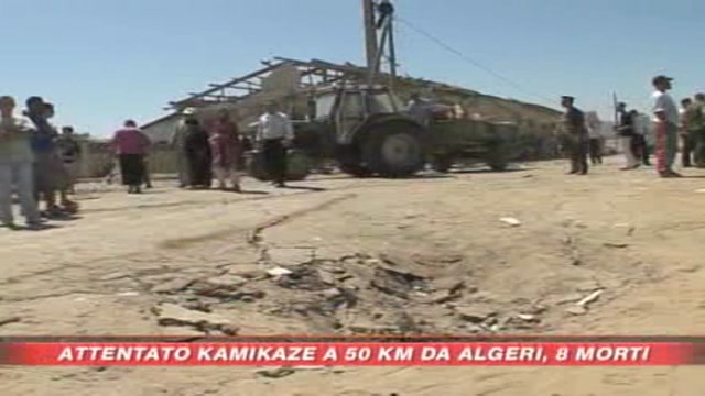 Kamikaze in Algeria, 8 morti