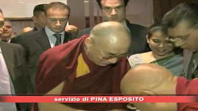 Francia, il Dalai Lama accusa