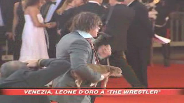 Venezia, The Wrestler conquista il Leone d'Oro