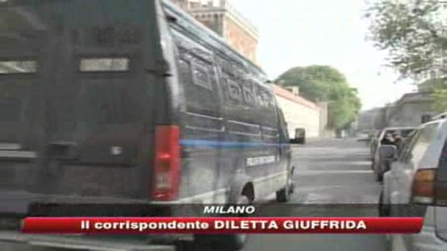 Giovane ucciso a Milano, padre e figlio restano in carcere