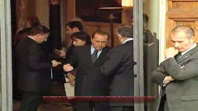 Crisi, Berlusconi: Aiuti a bisognosi per Natale