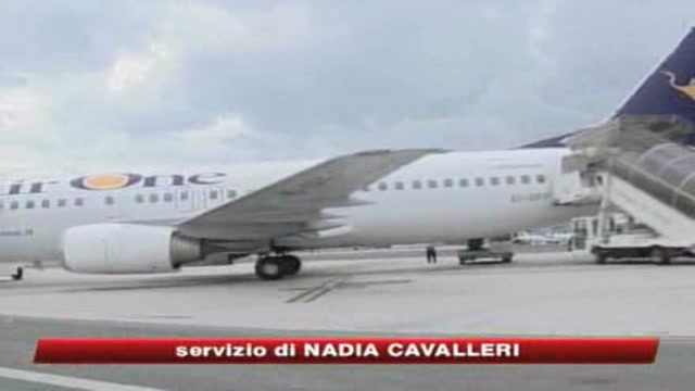 Alitalia, firmato l'accordo per la vendita di Air One a Cai