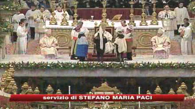 Benedetto XVI: Auguri di buon anno a italiani e Napolitano