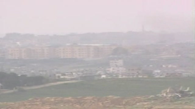 Gaza, ore decisive per la tregua. Bombe su scuola Onu  