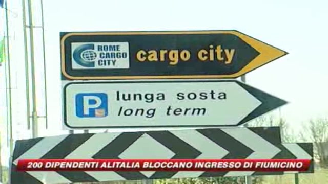 Alitalia, cassintegrati in rivolta: autostrada bloccata
