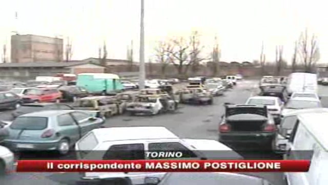 Torino, i piromani delle auto colpiscono ancora