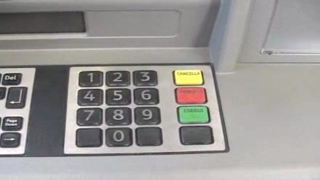 Bari, bancomat impazzito regala soldi per 12 ore