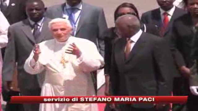 Il Papa lascia l'Africa e si appella ai Paesi ricchi