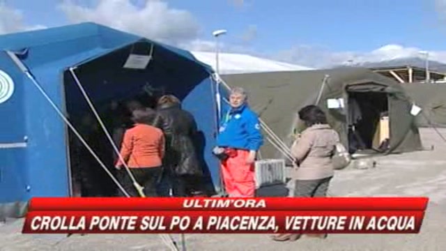 Abruzzo, l'ospedale dell'Aquila diventa una mega tenda