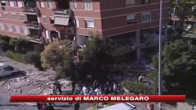Roma, esplosione in una palazzina: due morti 