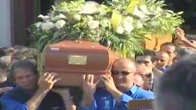 Saras, in migliaia ai funerali dei 3 operai morti