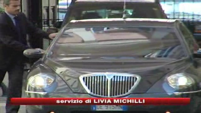Berlusconi: D'Addario pagata. Lei ribatte: non è vero