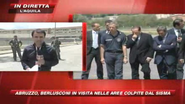 Sisma Abruzzo, Berlusconi in visita nelle aree colpite