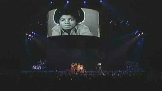 Madonna in tour rende omaggio a Michael Jackson