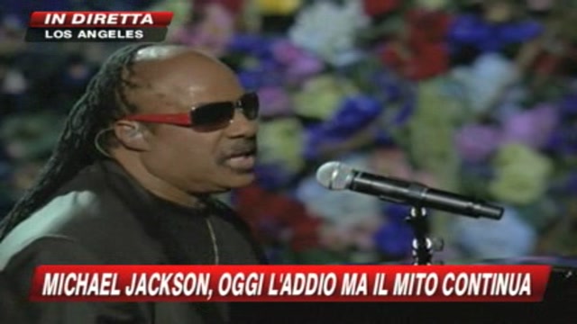 Stevie Wonder canta per l'addio a Michael Jackson