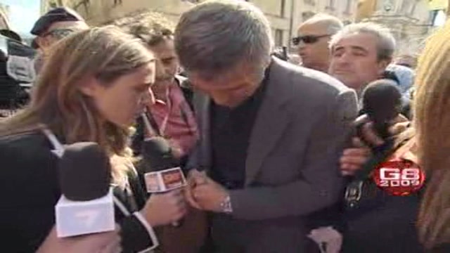 G8, George Clooney tra le rovine de L'Aquila