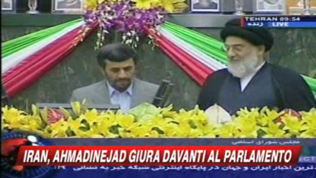 Teheran, Ahmadinejad giura per il secondo mandato