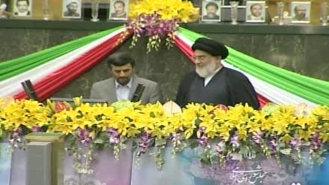 Iran, Ahmadinejad giura da presidente: ancora proteste 