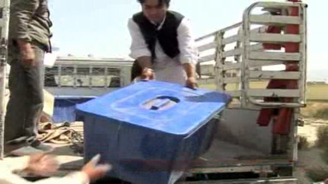 Elezioni in Afghanistan, 40 candidati sfidano Karzai