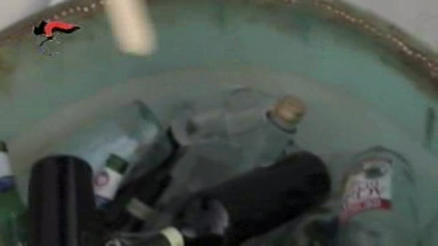 Capri, dopo i liquami bottiglie in mare. 2 arresti
