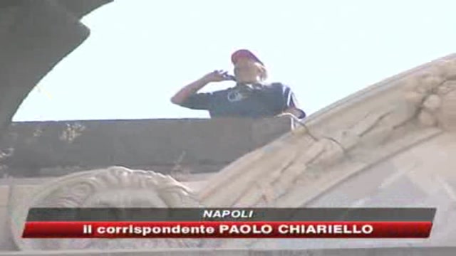 Napoli, operai licenziati salgono sul Maschio Angioino