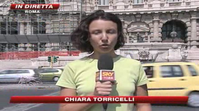 Roma, si ribalta auto in pieno centro: morte 2 ragazze