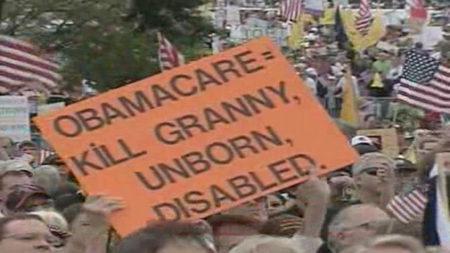 Riforma sanità, in migliaia protestano contro Obama