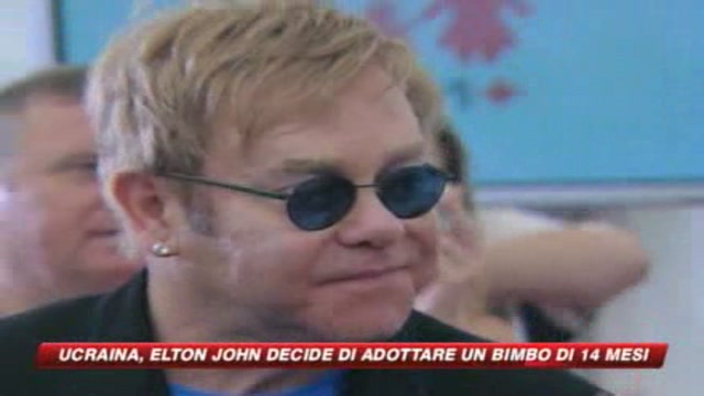 Elton John in Ucraina è diventato... papà