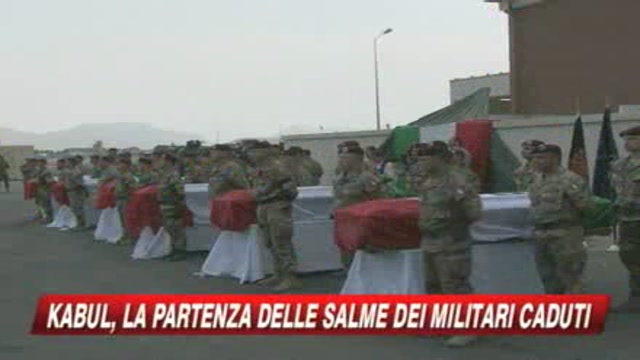 Kabul, tornano in Italia le salme dei parà uccisi
