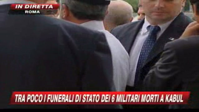 L'arrivo di Napolitano ai funerali dei caduti di Kabul 