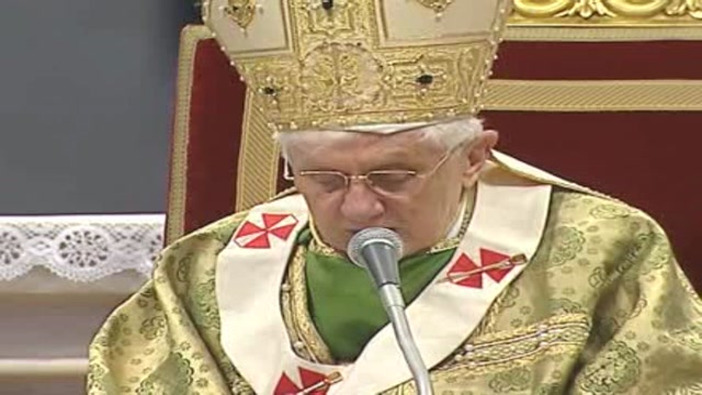 Vaticano, Benedetto XVI apre Sinodo dei Vescovi 