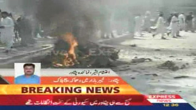 Pakistan, attentato in un mercato di Peshawar, 30 morti