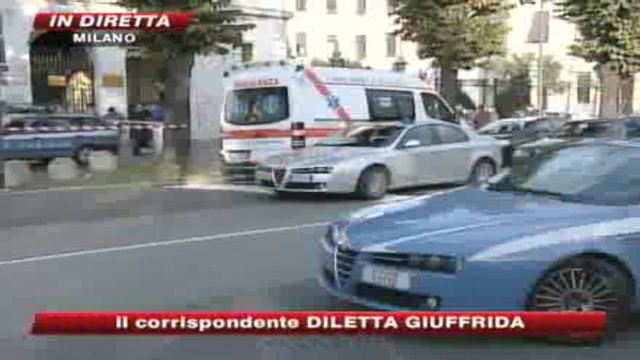 Milano, attentato contro una caserma: due feriti