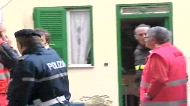 Napoli: bimbo trovato morto in casa, grave la madre